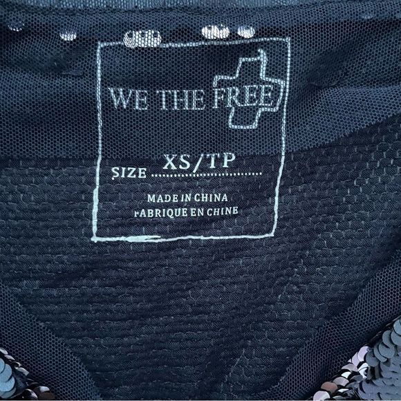 Free People We The Free Glitz It Reversible Sequin Top Blue Silver Blouse Sz XS - Picture 9 of 10